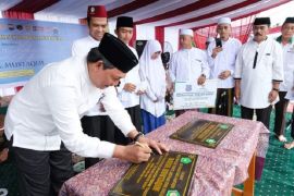 Wakil Bupati Tanjab Barat hadiri Tabligh Akbar bersama UAS di Desa Purwodadi