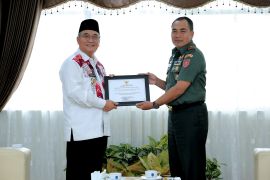 Danrem 101/Antasari kunjungi Bupati HSS, pamitan pindah tugas