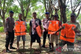Polairud Bangka Barat tingkatkan sambang warga pesisir