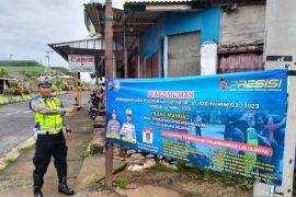 Polres Bangka Selatan pasang spanduk sosialisasi tilang manual