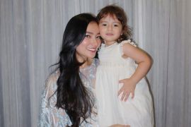 Ini cara Asmirandah terapkan pola asuh, akui turut dibantu dokter