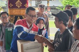 Pertamina serahkan bantuan bagi korban kebakaran pasar di Badung