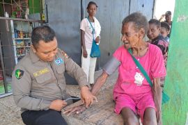 Satgas Operasi Rasaka Cartenz gelar pengobatan ke warga Kaugapu Mimika Timur