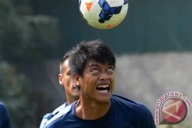Pelatih Arema FC nyatakan prihatin dengan kondisi Kurnia Meiga