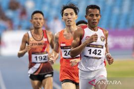 Rikki Marthin rebut medali emas lari 10.000 meter putra