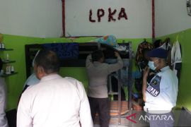 Petugas geledah wisma hunian LPKA Gorontalo
