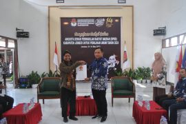 Baru enam parpol daftarkan bacaleg di KPU Jember