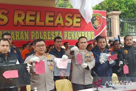 Polresta Pekanbaru pamerkan puluhan tersangka pencurian