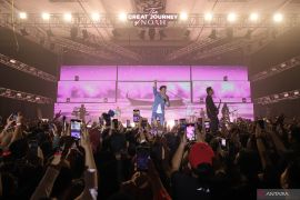 Konser "NOAH" di Surabaya buat penggemar berteriak histeris