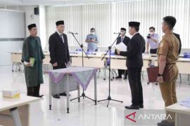 Direktur Usaha PDAM Tirta Bhagasasi Bekasi diminta majukan perusahaan