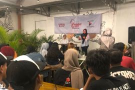 Legislator PDIP gelar "cooking class" cara membuat kue ke warga Surabaya