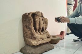 Warga Kamulan Trenggalek temukan benda purbakala berbentuk potongan arca