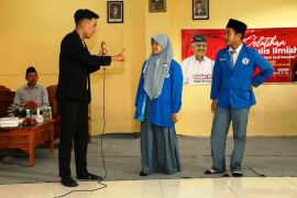 Pelajar SMK di Gresik dilatih cara menulis di media massa