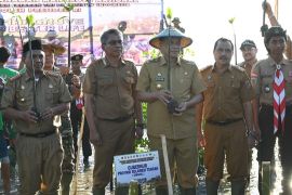 Wagub Sulteng ajak multi pihak tanam mangrove untuk cegah abrasi