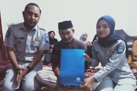 Jasa Raharja Maluku santuni korban laka lantas di Ambon