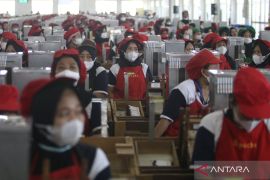 Pembukaan pabrik sigaret kretek tangan di Kediri