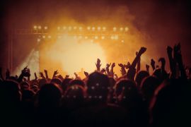 Memakai "earplugs" saat konser bantu cegah demensia