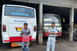 Mendata Kendaraan Outstanding, Petugas Jasa Raharja Samsat Balaraja Berkunjung ke Pemilik PO Batur Salembur