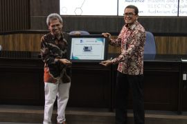 ITS Surabaya terima alat ukur sinyal 5G dari R&S Indonesia