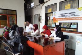 Pos Indonesia salurkan bansos sembako dan PKH untuk 9.833 KPM di Sumedang