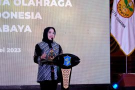 Pemkot dan Perwosi Surabaya menggelar lomba senam dan bola voli HJKS Ke-730