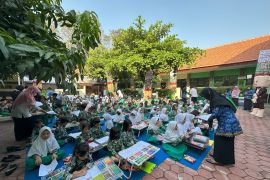 Peringati Hardiknas, pelajar Sidoarjo diajak apresiasi guru