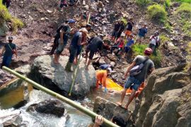 Tim SAR temukan pencari madu meninggal dunia di hutan