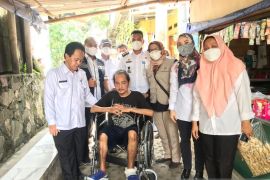 Dinsos Kota Tangerang siapkan 100 kursi roda gratis khusus lansia
