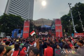 Bundaran HI menjadi konser group Cokelat