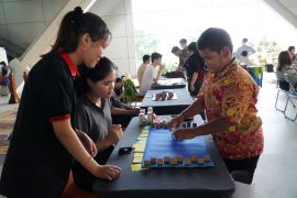 Mahasiswa UK Petra lestarikan mainan tradisional melalui "Festival Mandaka"
