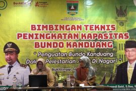 Menjaga keagungan fungsi dan kedudukan perempuan Minangkabau