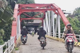 Kondisi Jembatan Lampihong kian memprihatinkan