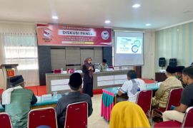 Bawaslu Agam manfaatkan diskusi panel tingkatkan partisipasi masyarakat awasi pelanggaran