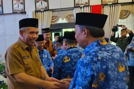 Di akhir jabatannya, Kamsol lepas 64 ASN ke Tanah Suci