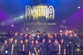 Tim paduan suara Ubaya terpilih jadi bagian orkestra konser Dewa 19