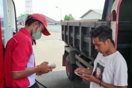 Mulai 25 Mei 2023, transaksi solar bersubsidi wajib gunakan QR Code di NTB