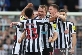 Newcastle cukur habis  Leicester City