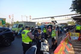 Polisi kembali berlakukan tilang manual