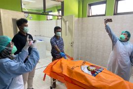 Diduga depresi kehilangan istri, dokter di Bengkalis gantung diri di tempat praktik