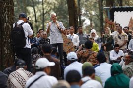 Gubernur Jateng gandeng penyuluh dan kelompok tani hutan lakukan reboisasi