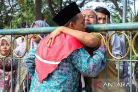 Pemkab Bekasi lepas keberangkatan 392 calon haji