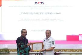 Gubernur Riau Syamsuar terima 3 penghargaan dari KPK