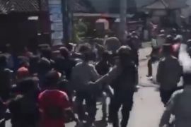 Demo di Lotim ricuh, kantor Desa Aikmal jadi sasaran perusakan