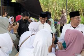 Anies Baswedan tanggapi santai hasil survei