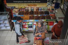 Penjualan oleh-oleh haji di Bandung meningkat