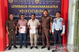Dua terpidana korupsi anggaran perjalanan dinas Saumlaki dieksekusi