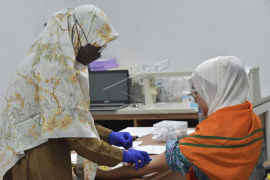 Jamaah calon haji tiba di asrama haji Bekasi