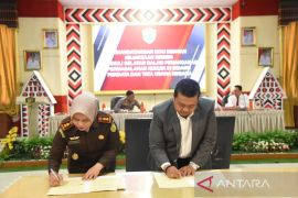 Kejari - Pemkab Tapsel tandatangani MoU