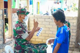 Satgas TMMD dan Warga Pantai Amal Rutin Periksa Kesehatan