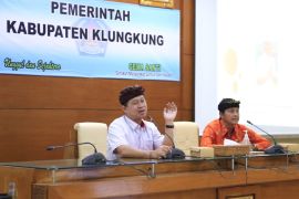 Bupati Klungkung minta masyarakat hadapi perbedaan politik dengan bijak